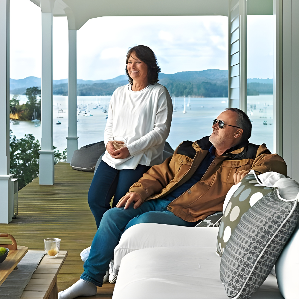 Image of Greg Haliday (Right) and Diane Haliday (Left)
